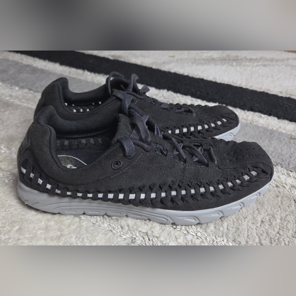 Nike Women's  Black Woven-Look Lace-Up Sneakers